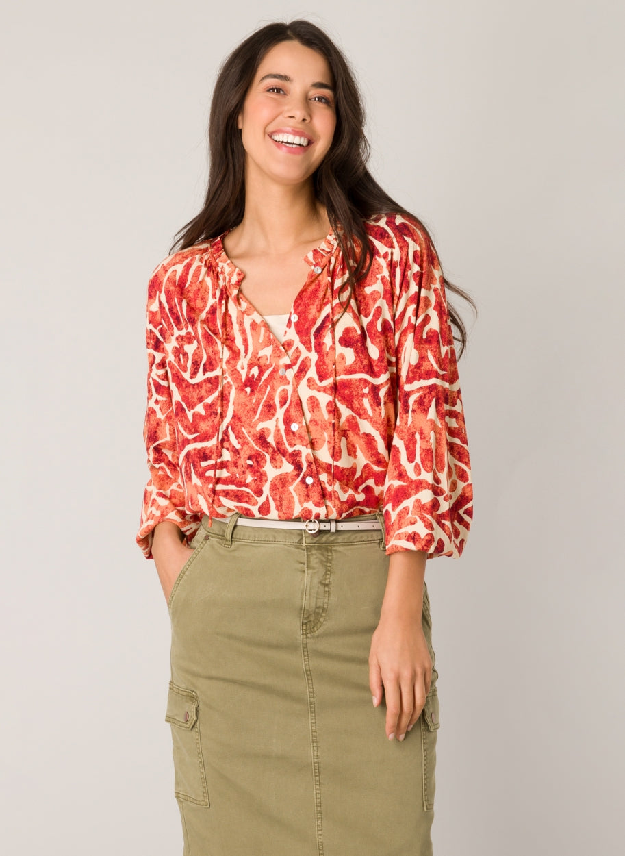 Fay - Feminine Blouse with a round neckline-BLOUSE-Yest-2-Urbanheer