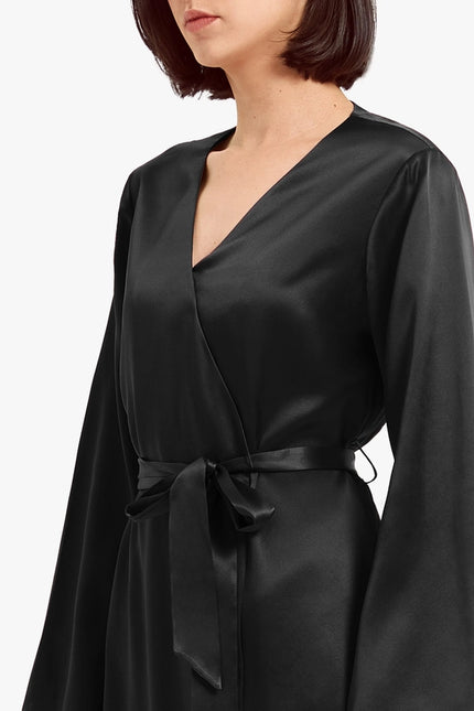 Loose Collarless Silk Black-Robe-MommeSilk-Urbanheer