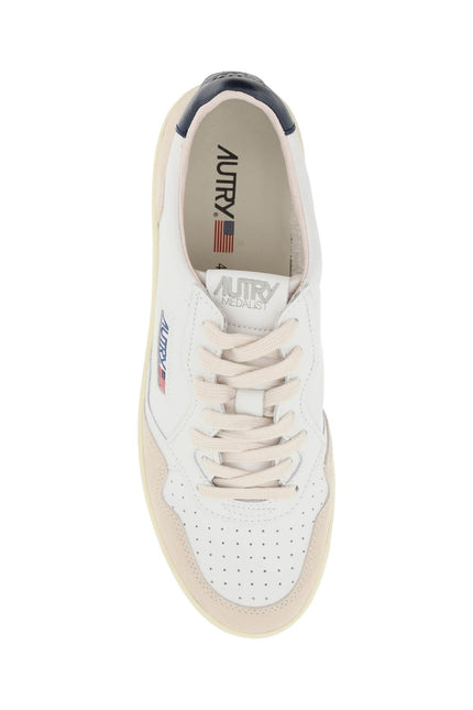 Autry leather medalist low sneakers