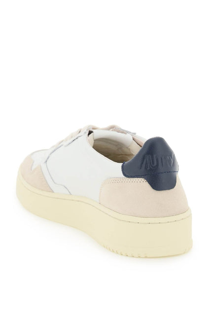 Autry leather medalist low sneakers