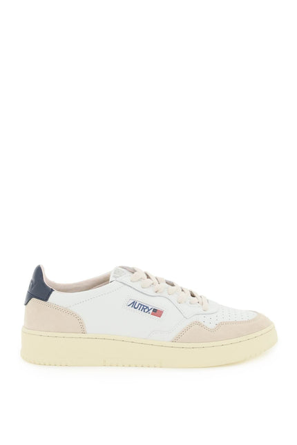 Autry leather medalist low sneakers