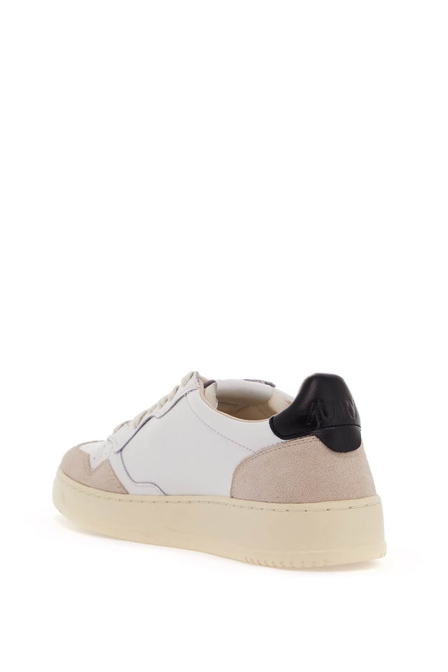 Autry leather medalist low sneakers