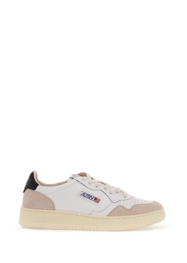 Autry leather medalist low sneakers