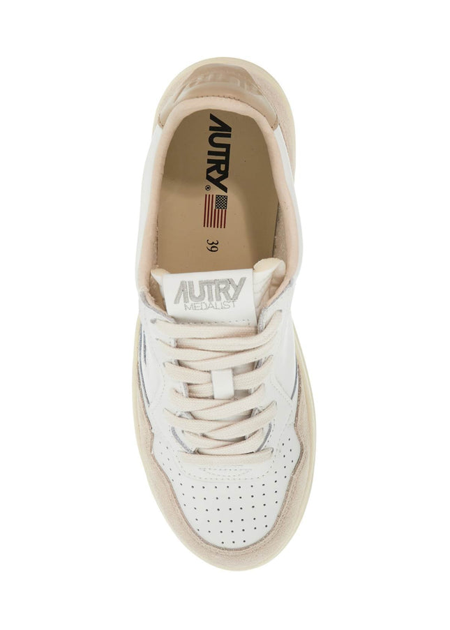 Autry leather medalist low sneakers