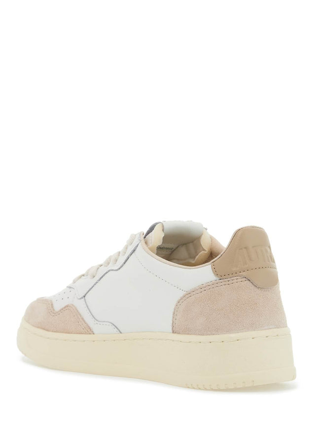 Autry leather medalist low sneakers