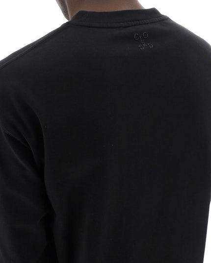 Closed long-sleeved t-shirt