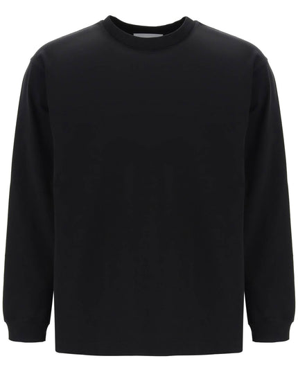 Closed long-sleeved t-shirt