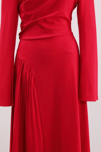 Elegant Red Off-Shoulder Pleated Long Dress