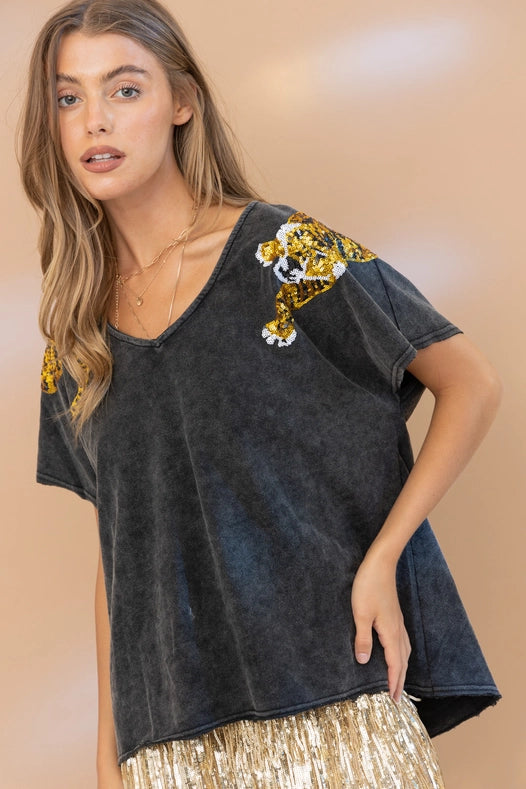 Garment Washed V Neck Tiger Sequin Patch T Shirt Charcoal