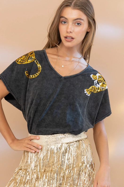 Garment Washed V Neck Tiger Sequin Patch T Shirt Charcoal