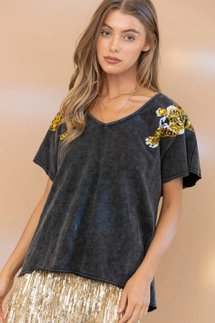 Garment Washed V Neck Tiger Sequin Patch T Shirt Charcoal