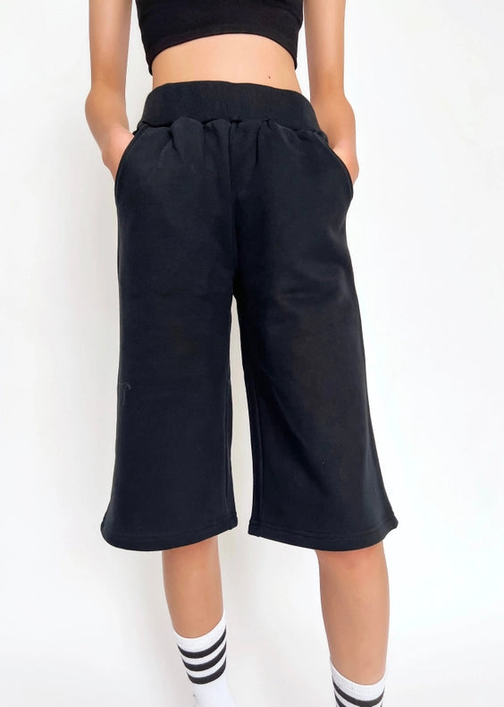 Hoj X Zoe Capsule Collection Three Quarter Trousers