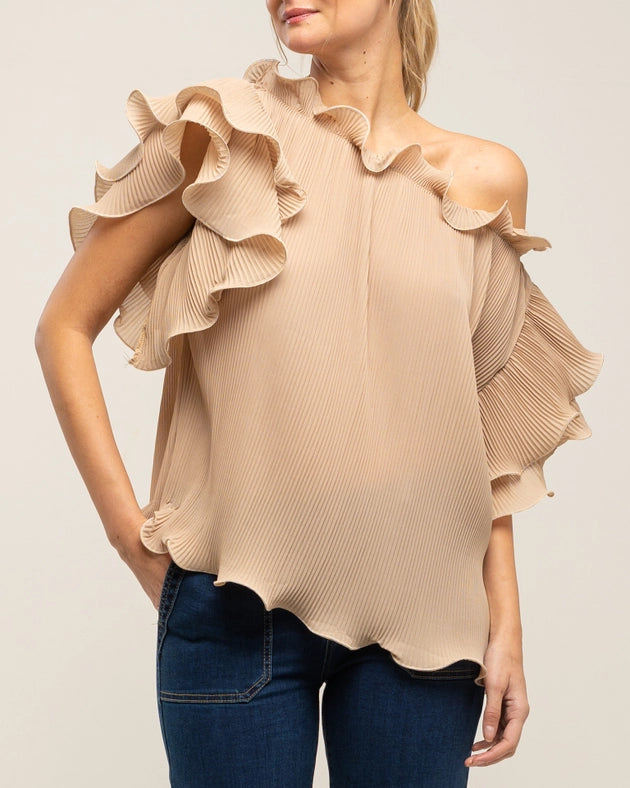 Pleated top with ruffles on the collar and sleeves