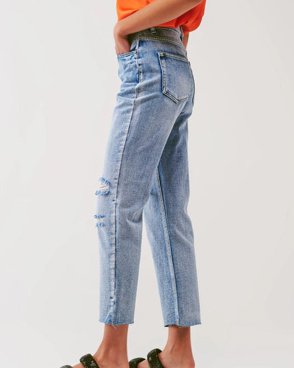 Sraight-Leg Jeans With Exposed Buttons And Ripped Knees