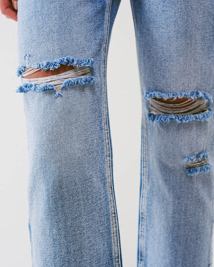 Sraight-Leg Jeans With Exposed Buttons And Ripped Knees