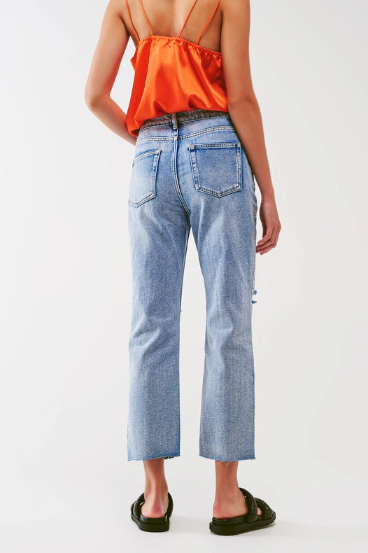 Sraight-Leg Jeans With Exposed Buttons And Ripped Knees