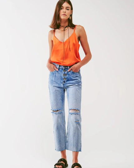 Sraight-Leg Jeans With Exposed Buttons And Ripped Knees