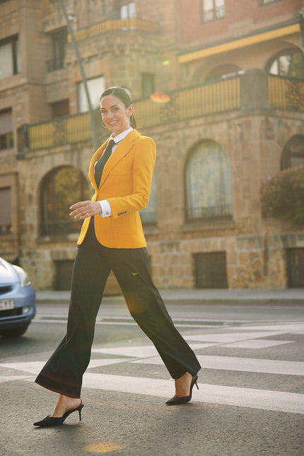 Timeless and elegant blazer EVELYN SLIM FIT YELLOW