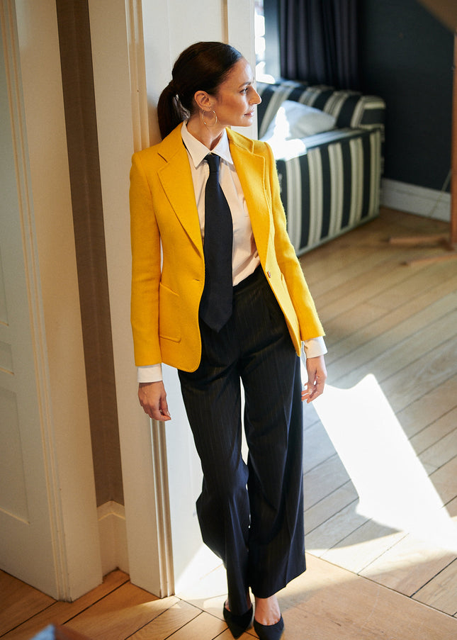 Timeless and elegant blazer EVELYN SLIM FIT YELLOW