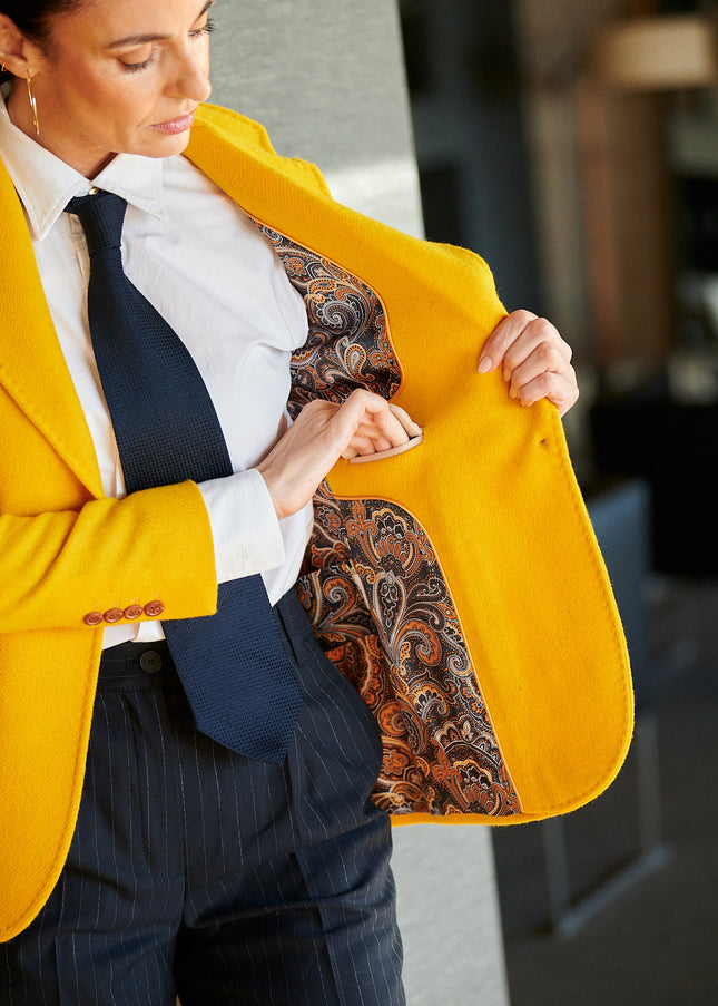 Timeless and elegant blazer EVELYN SLIM FIT YELLOW