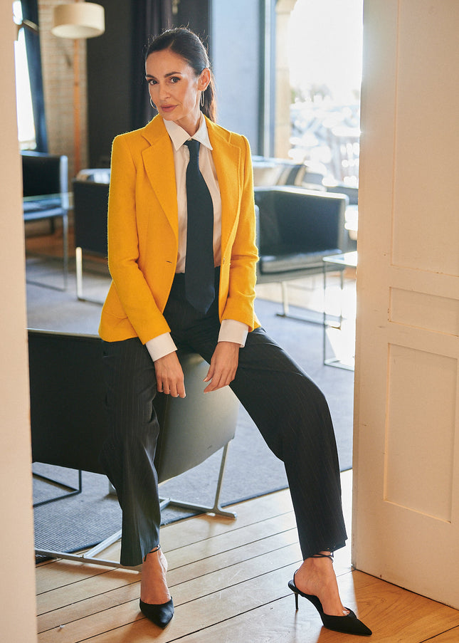 Timeless and elegant blazer EVELYN SLIM FIT YELLOW