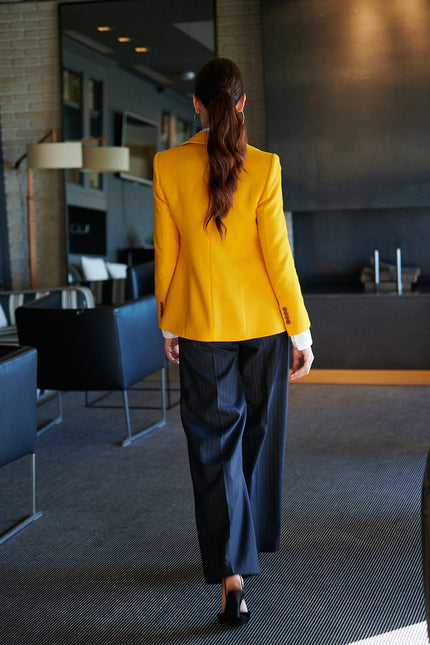 Timeless and elegant blazer EVELYN SLIM FIT YELLOW