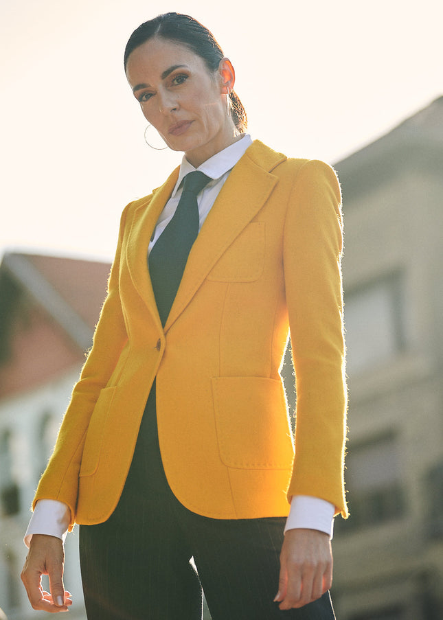 Timeless and elegant blazer EVELYN SLIM FIT YELLOW