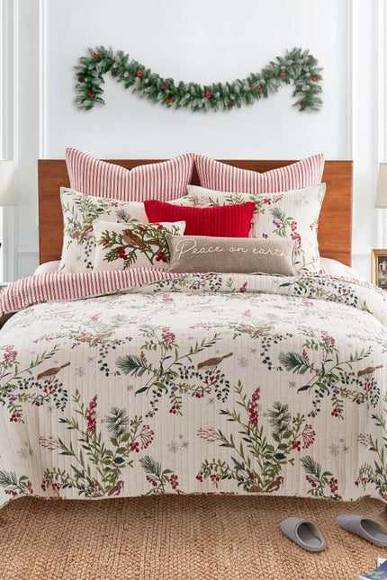 Winterberry Forest Reversible Quilt Set