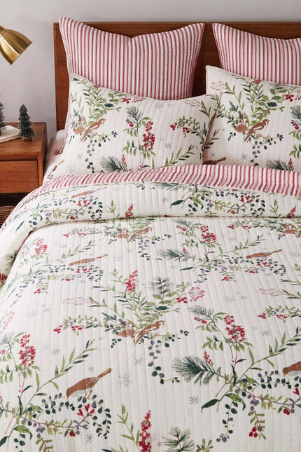 Winterberry Forest Reversible Quilt Set