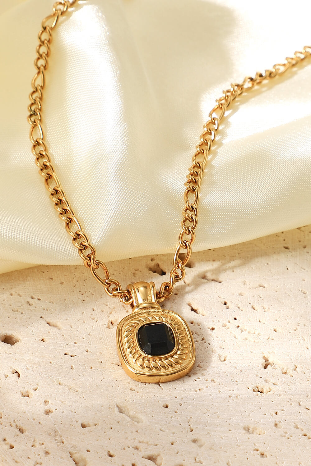 18K Gold Plated Inlaid Rhinestone Pendant Necklace-UHX-Urbanheer