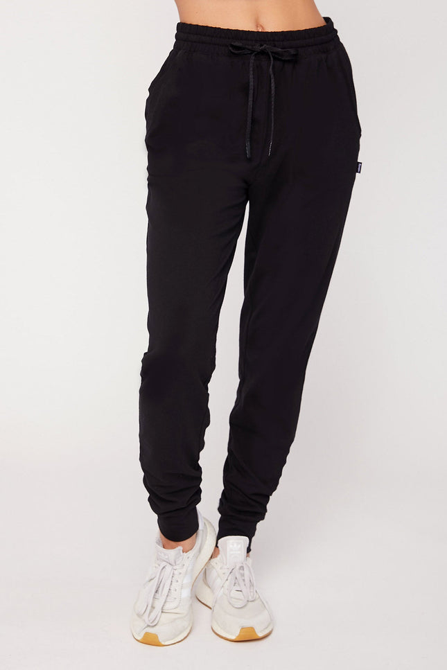 Weekend Lite Joggers-rebody-Urbanheer